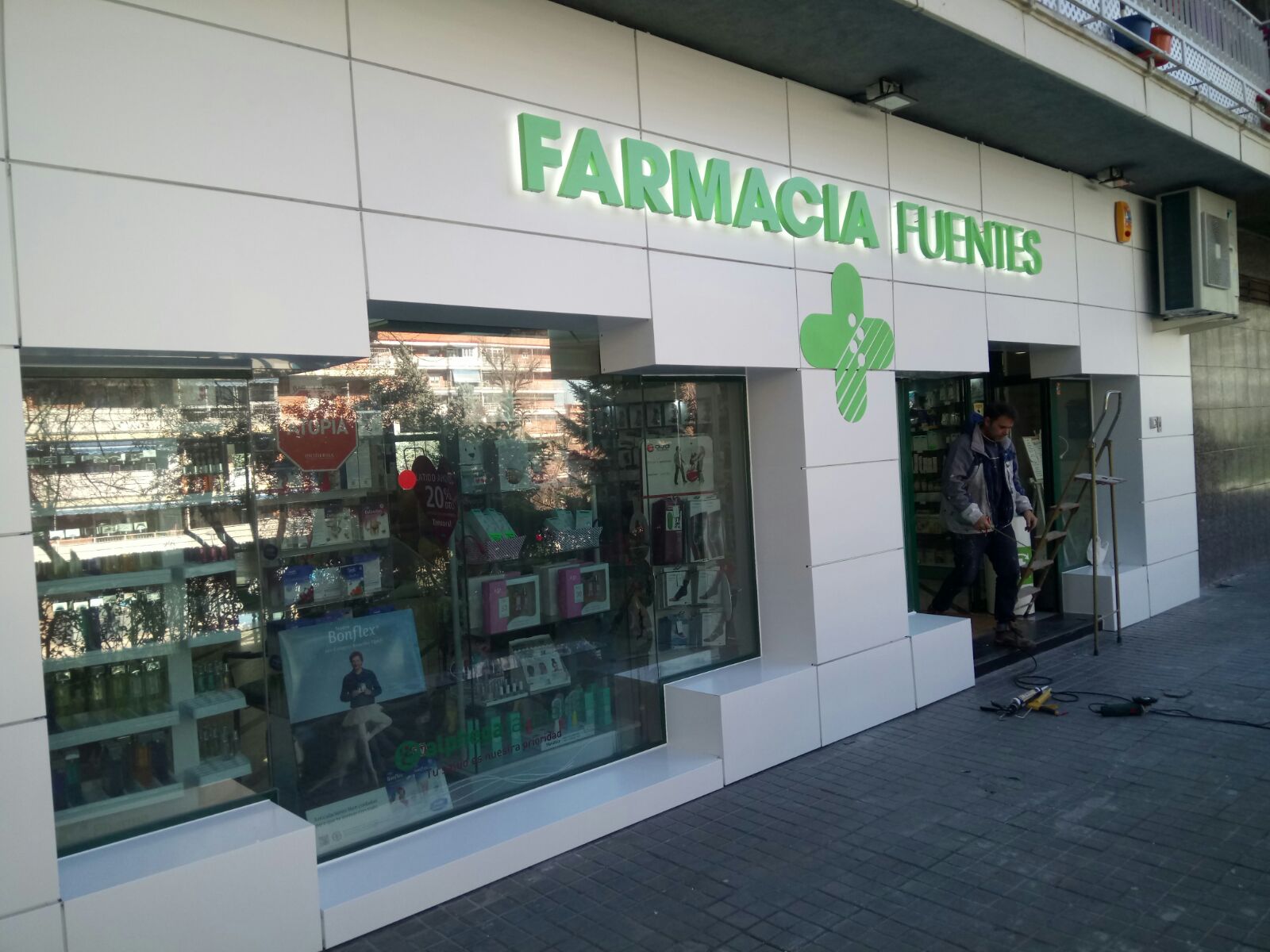 Farmacia Móstoles. Panel Composite